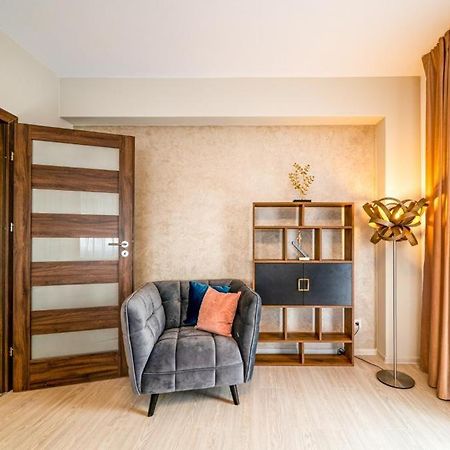 Pink Velvet Rk Ghimbav Apartment Exterior photo