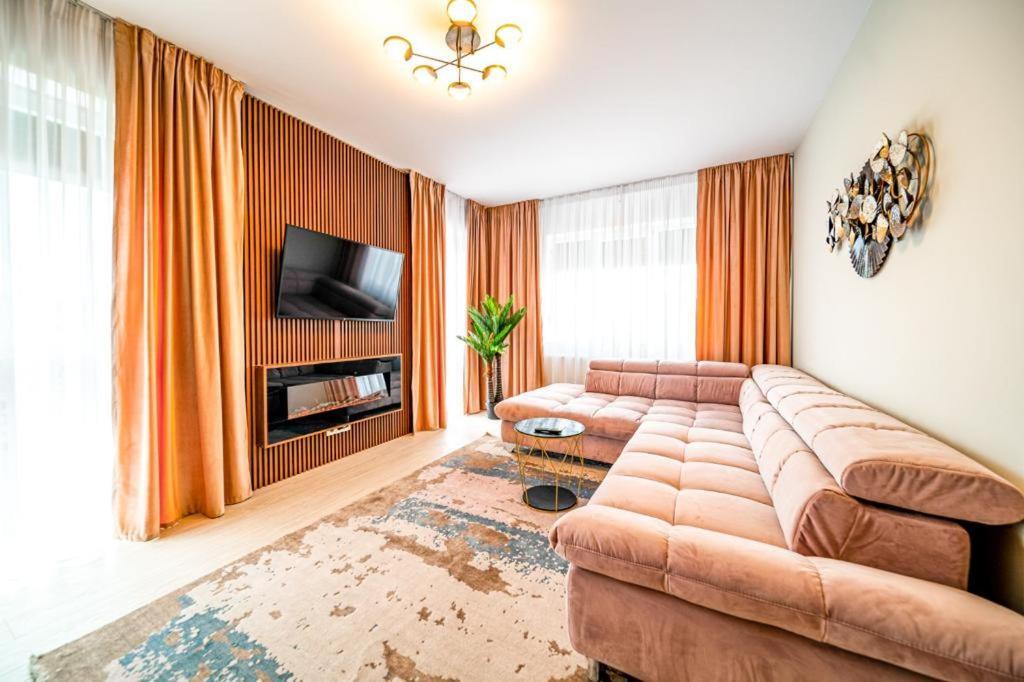 Pink Velvet Rk Ghimbav Apartment Exterior photo